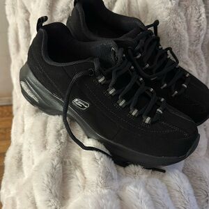 Skechers D’Lite Ultra Air-Cooled Memory Foam Sneakers Size 7
